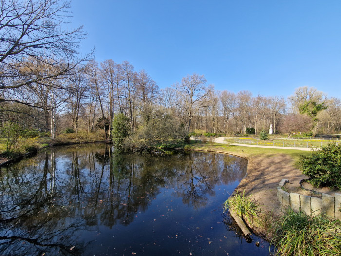 Die Luiseninsel, aufgenommen mit dem Superweitwinkelobjektiv des Galaxy S22 (Bild: Tobias K&ouml;ltzsch/Golem.de)